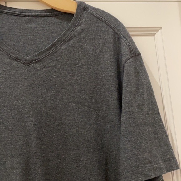 Great Lululemon Men’s Gray V—Neck Tee Shirt—EUC - Picture 4 of 8